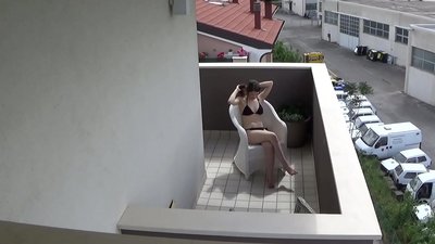 Ho hloela motho eo ke lulang le eena a ipholla litho tsa botona kapa botšehali ka foranteng